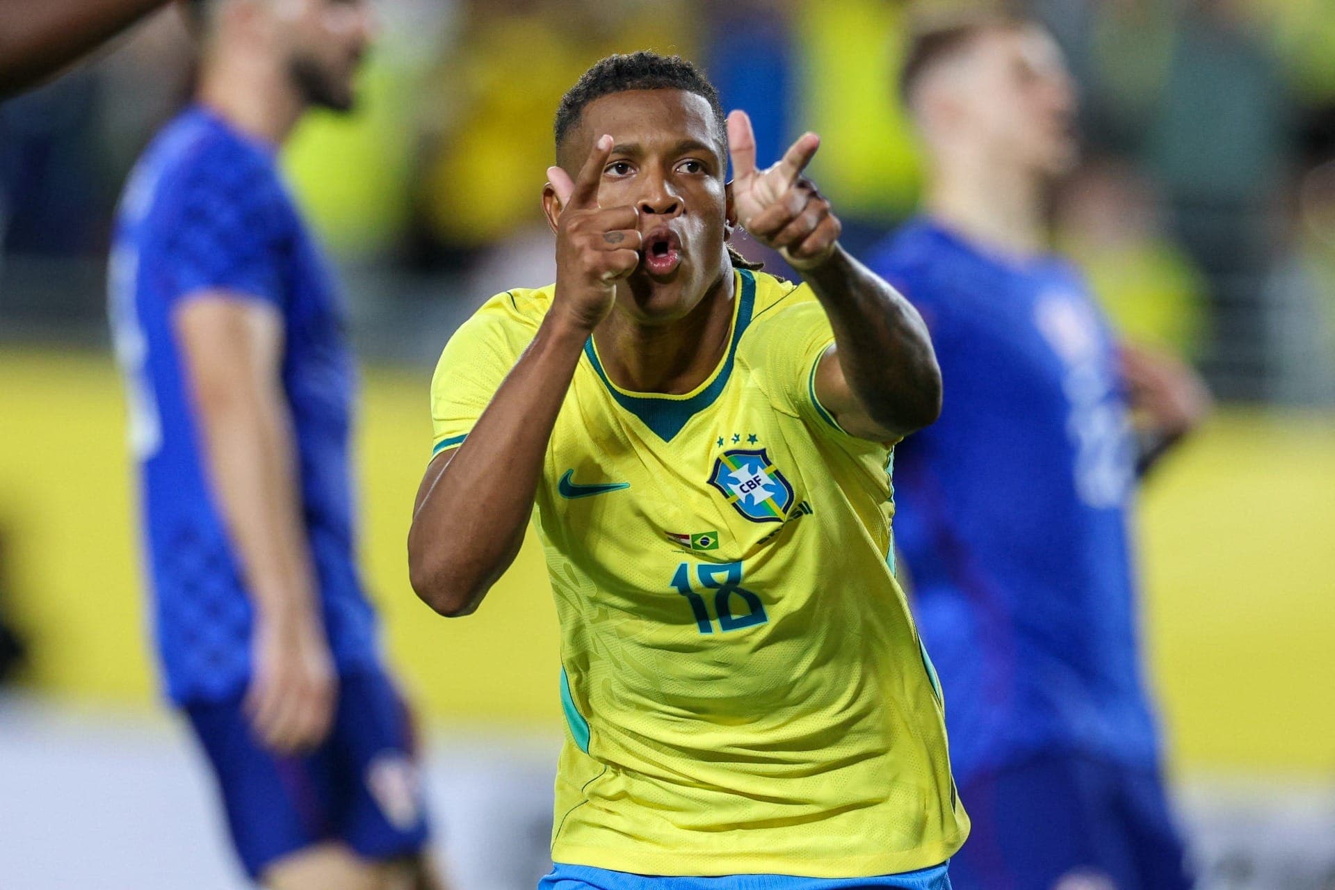 Danilo fez gol no final do 1º tempo