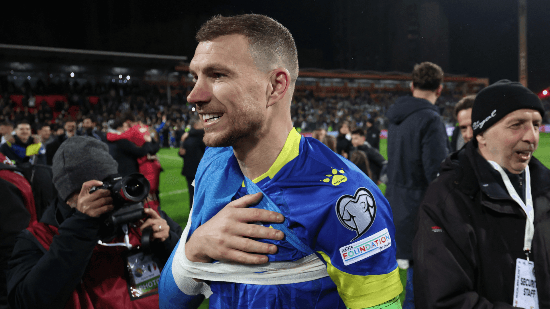 Dzeko, capitão da Bósnia