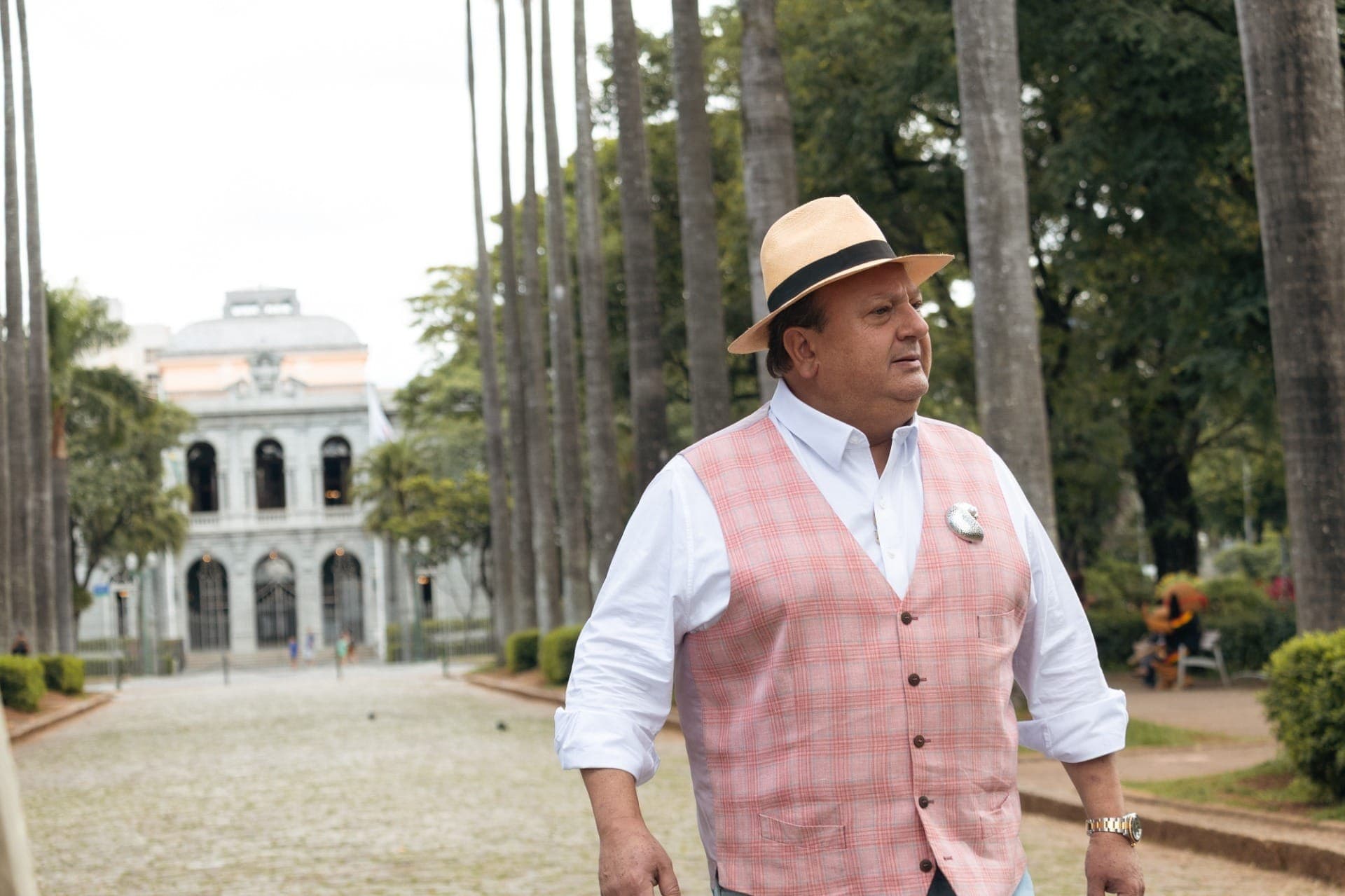 Jacquin deixa o local para espairecer.