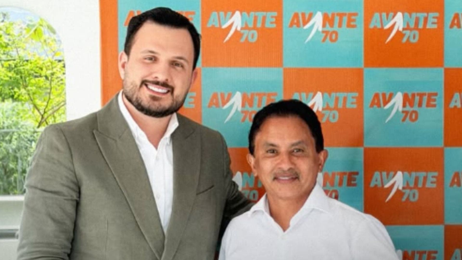 Manoel Gomes ao se filiar no Avante
