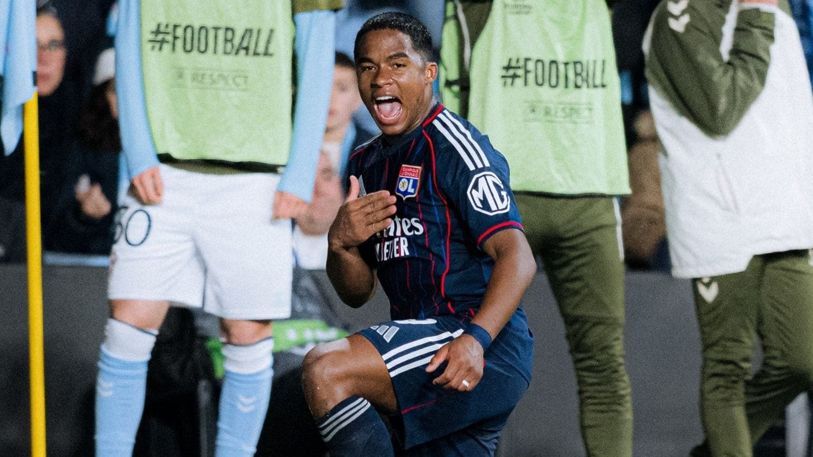 Endrick comemora gol pelo Lyon