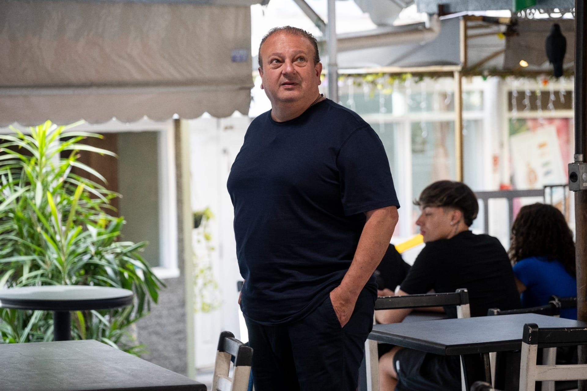 Erick Jacquin observa todos os detalhes.