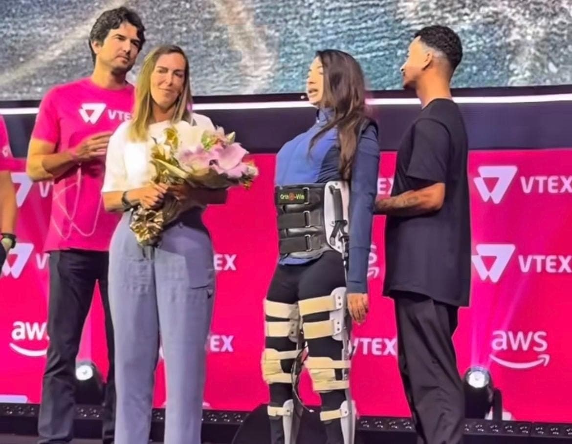 Laís Souza aparece caminhando pela primeira vez