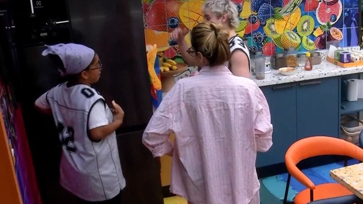 Milena, Juliano e Ana Paula discutem estratégias