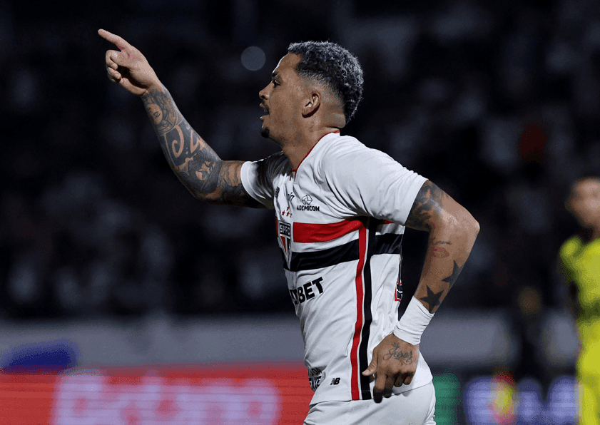 Luciano comemora gol pelo São Paulo