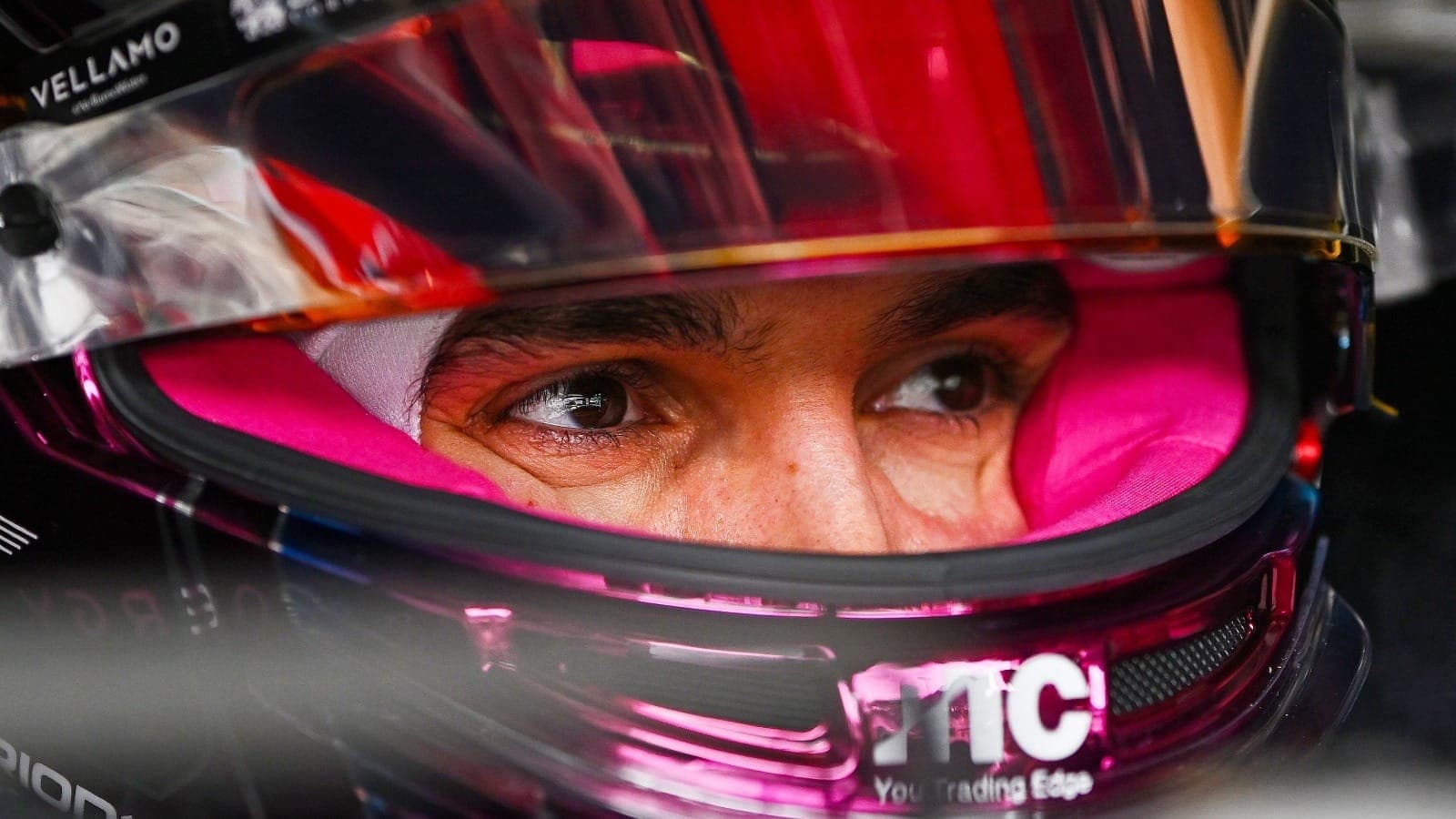 Esteban Ocon tem apenas um ponto em 2026, contra 17 de Oliver Bearman