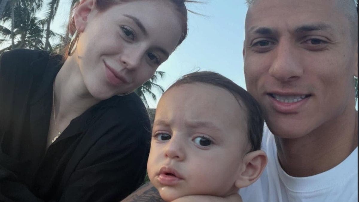 Amanda Araújo, o bebê e o pai do bebê