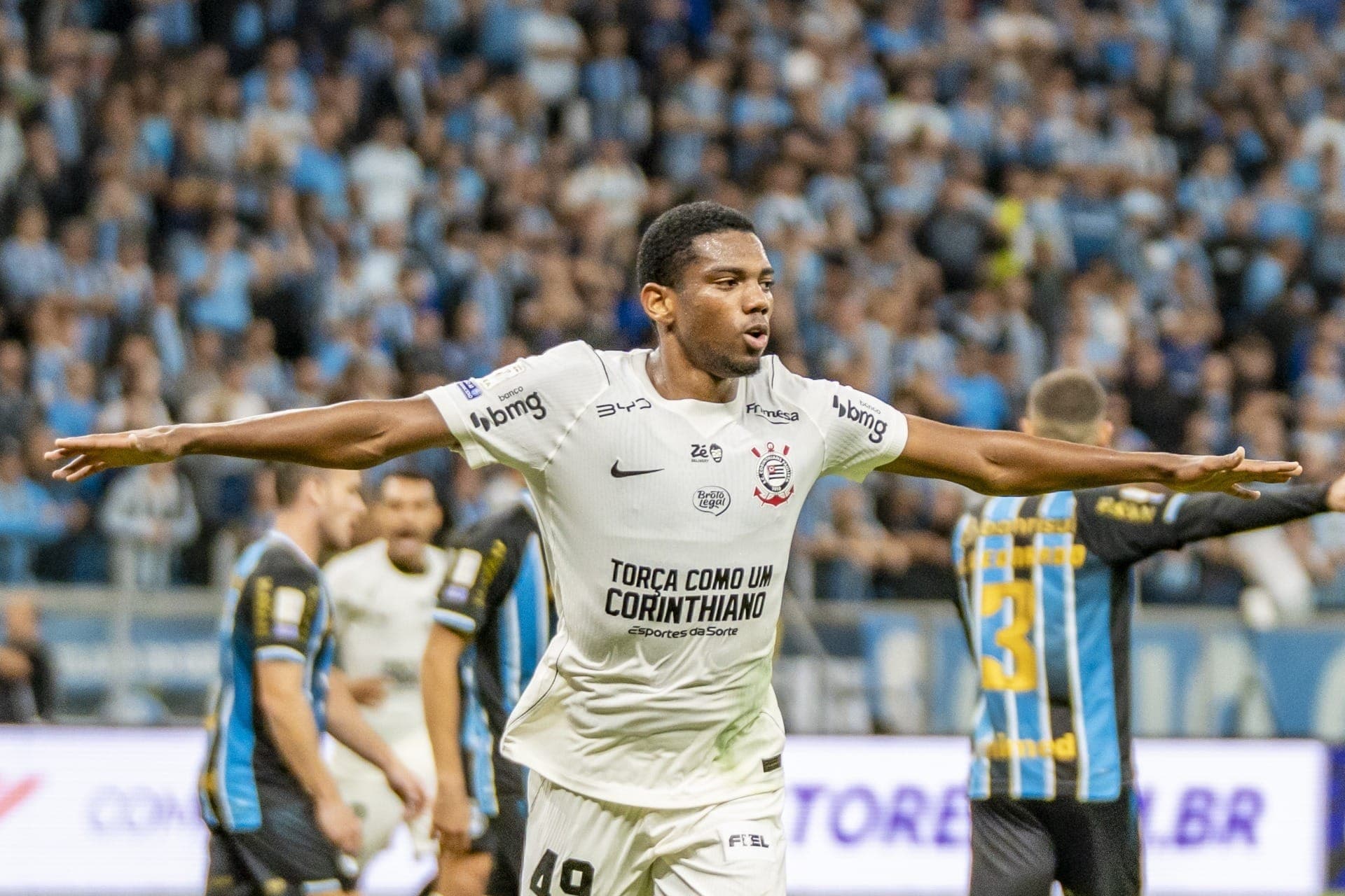 André comemora gol contra o Grêmio