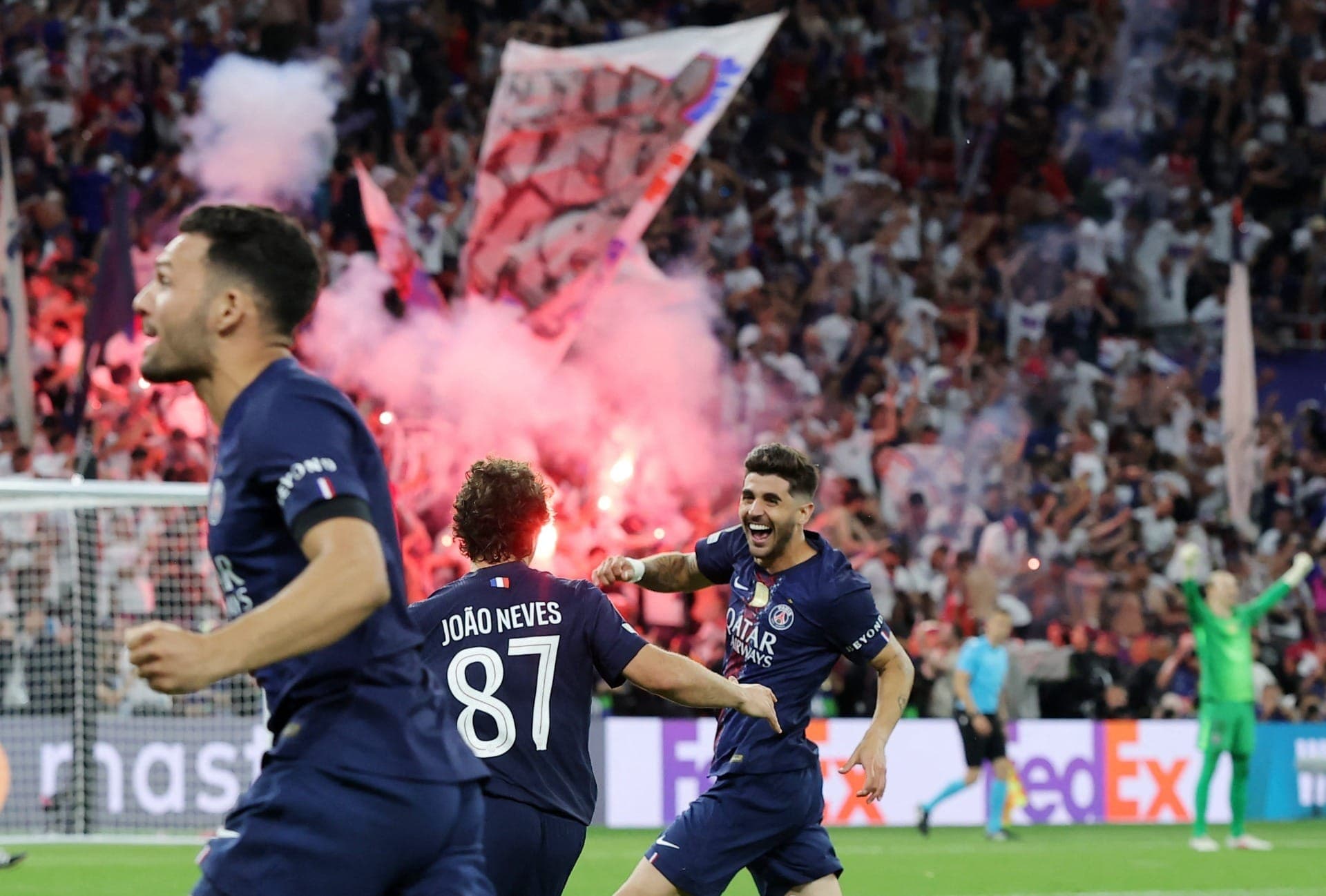 Festa do PSG com vitória na Champions League