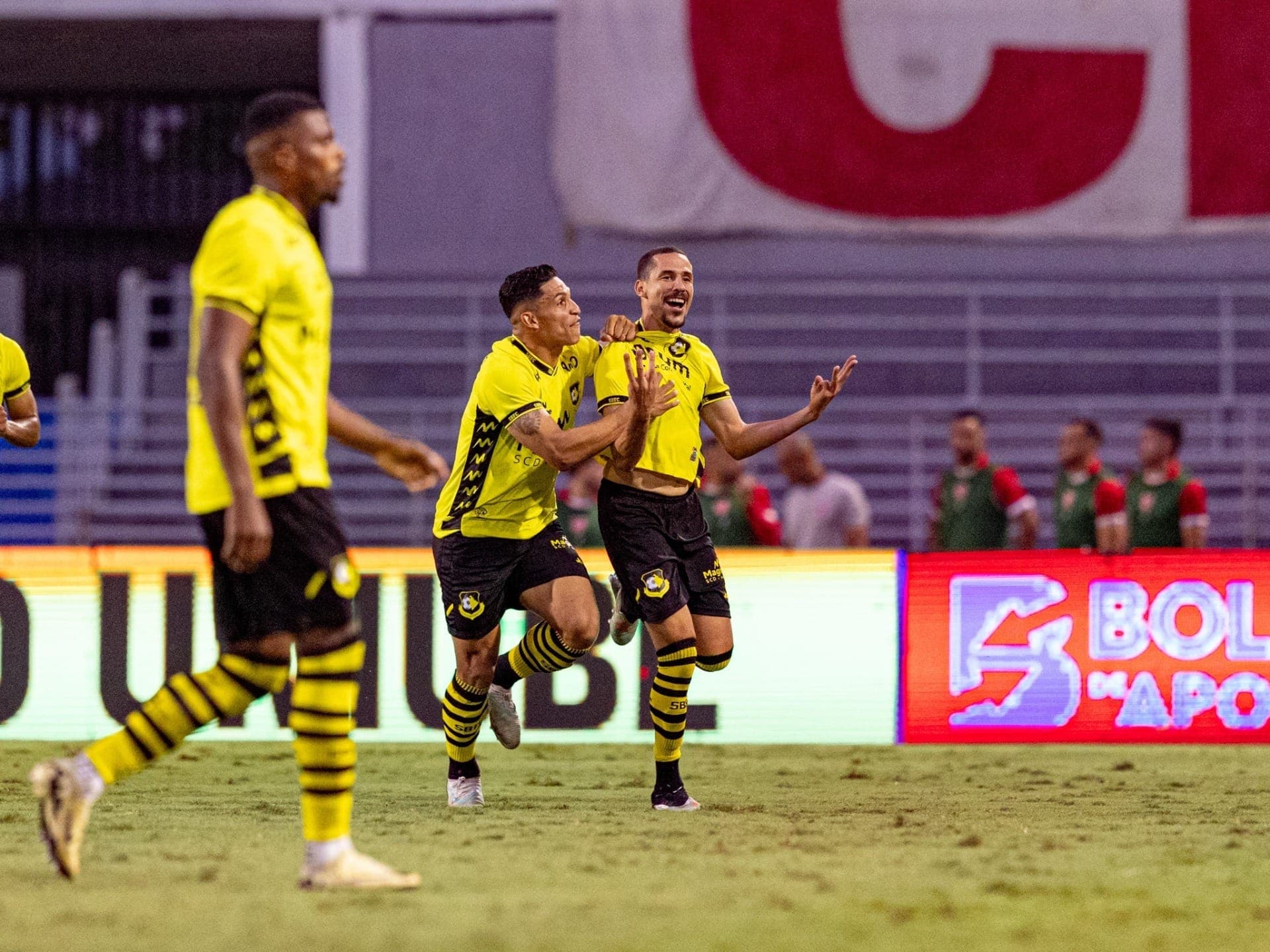 São Bernardo comemora vitória contra o CRB
