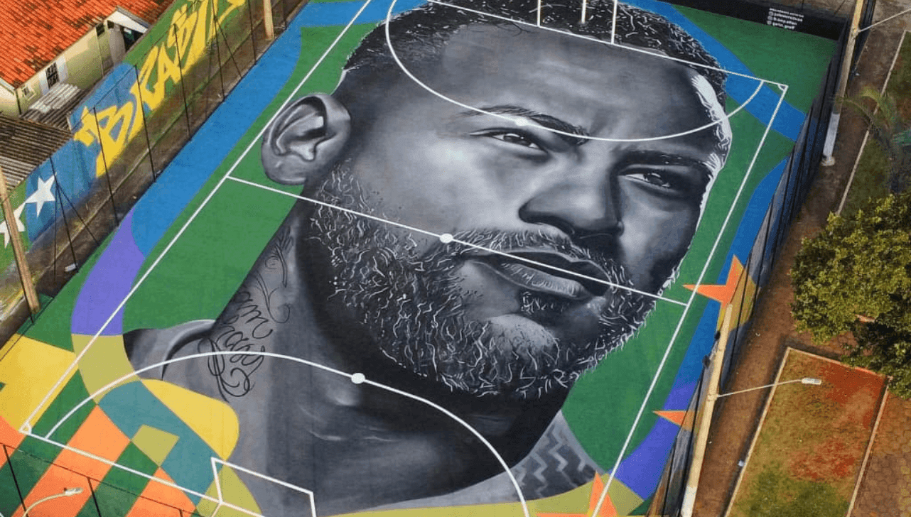 Neymar ganha pintura em quadra pública