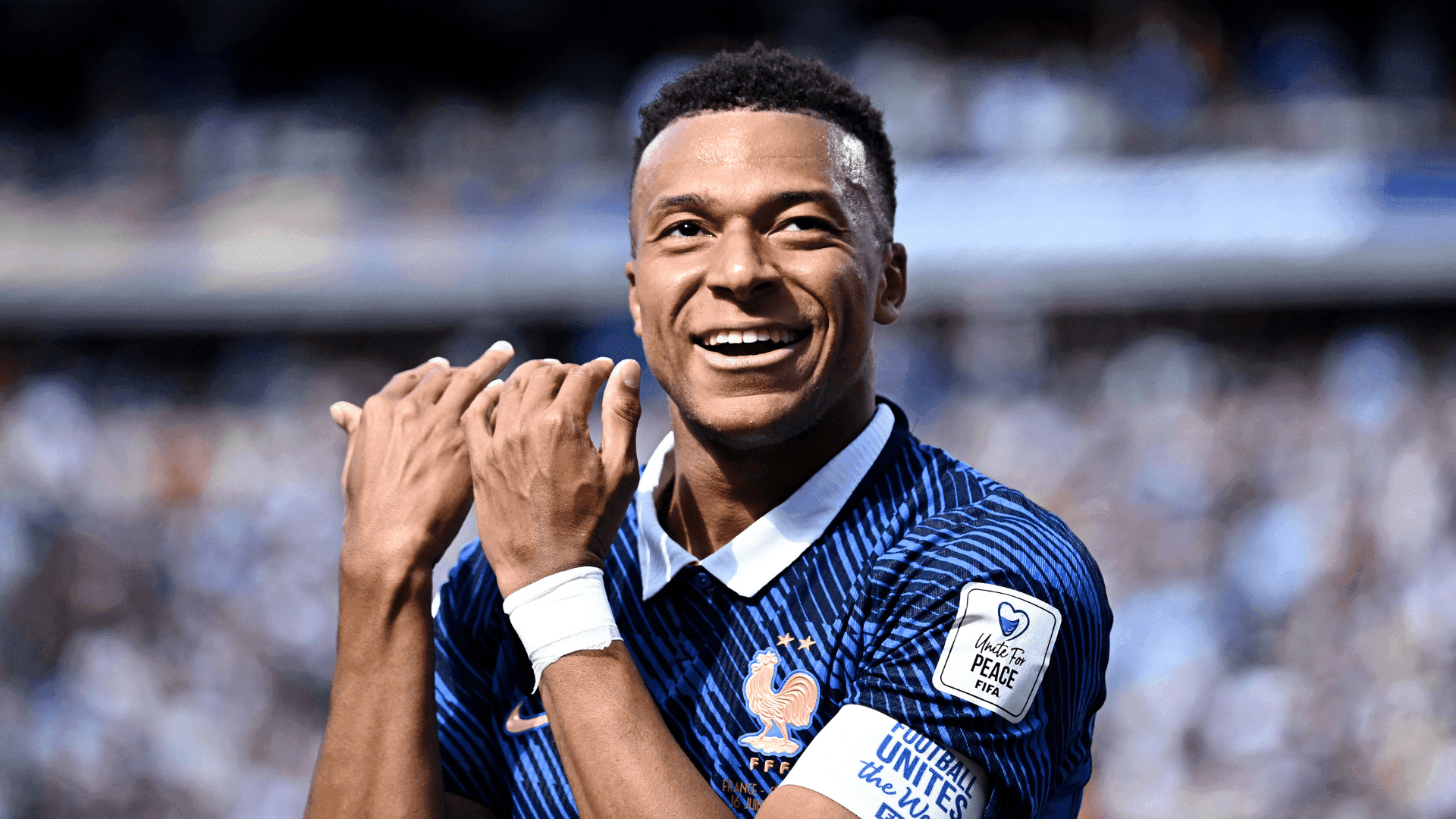 Mbappé comemorando o gol contra Senegal