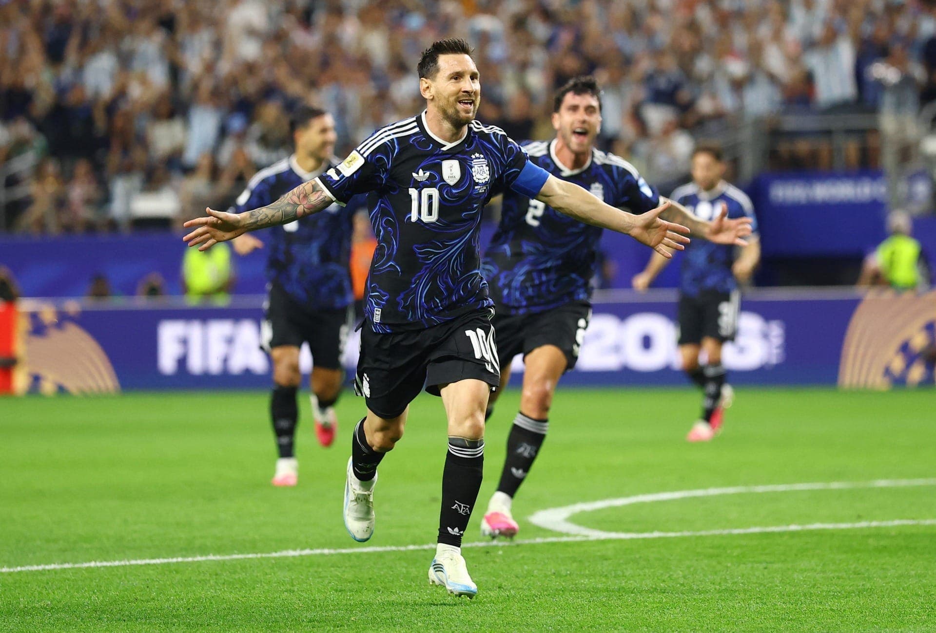 Messi comemora gol contra a Jordânia