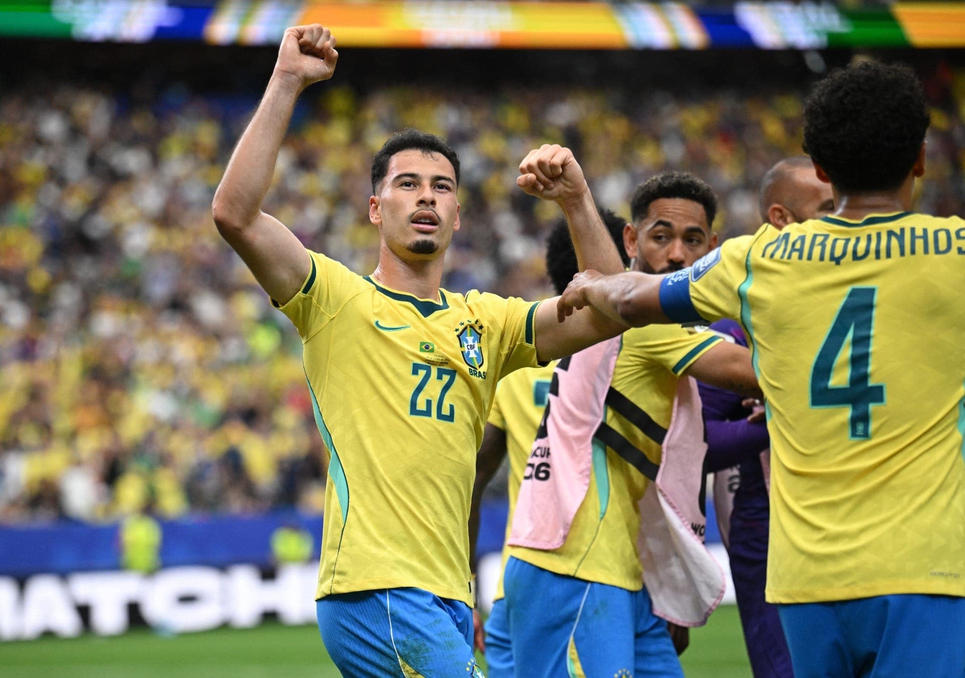 Martinelli comemora gol nos acréscimos