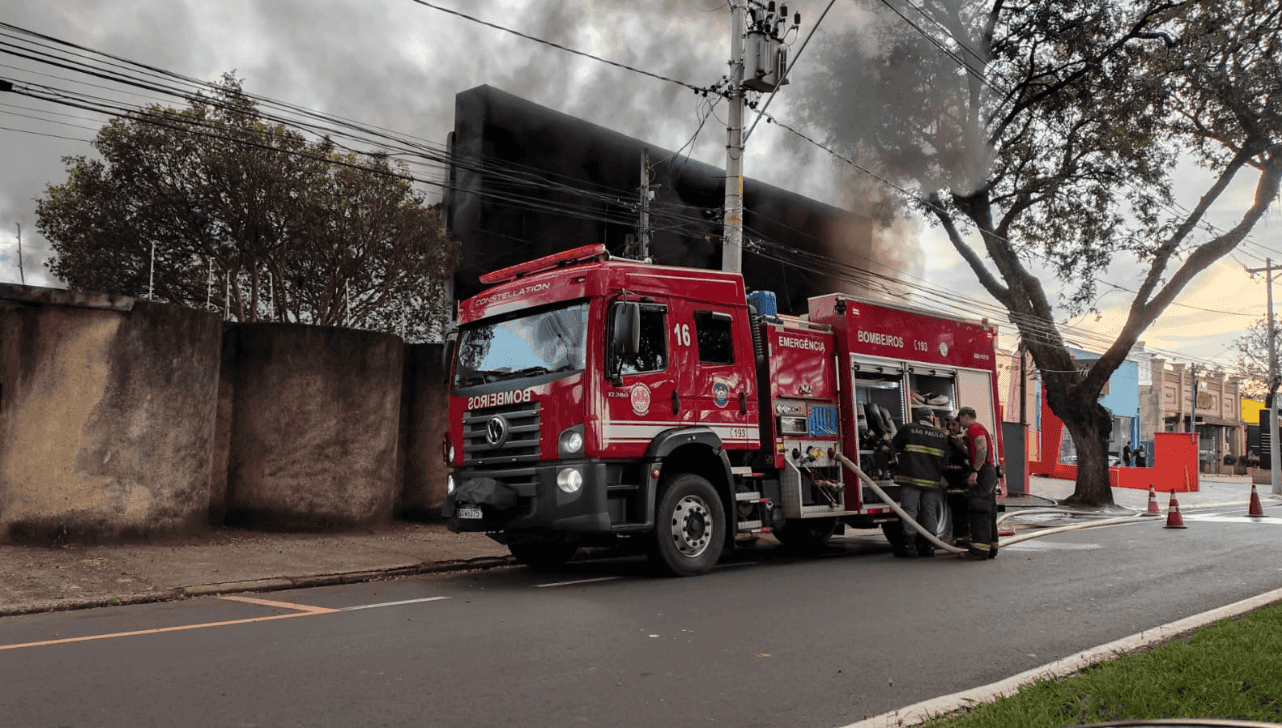 Fogo tomou conta do local