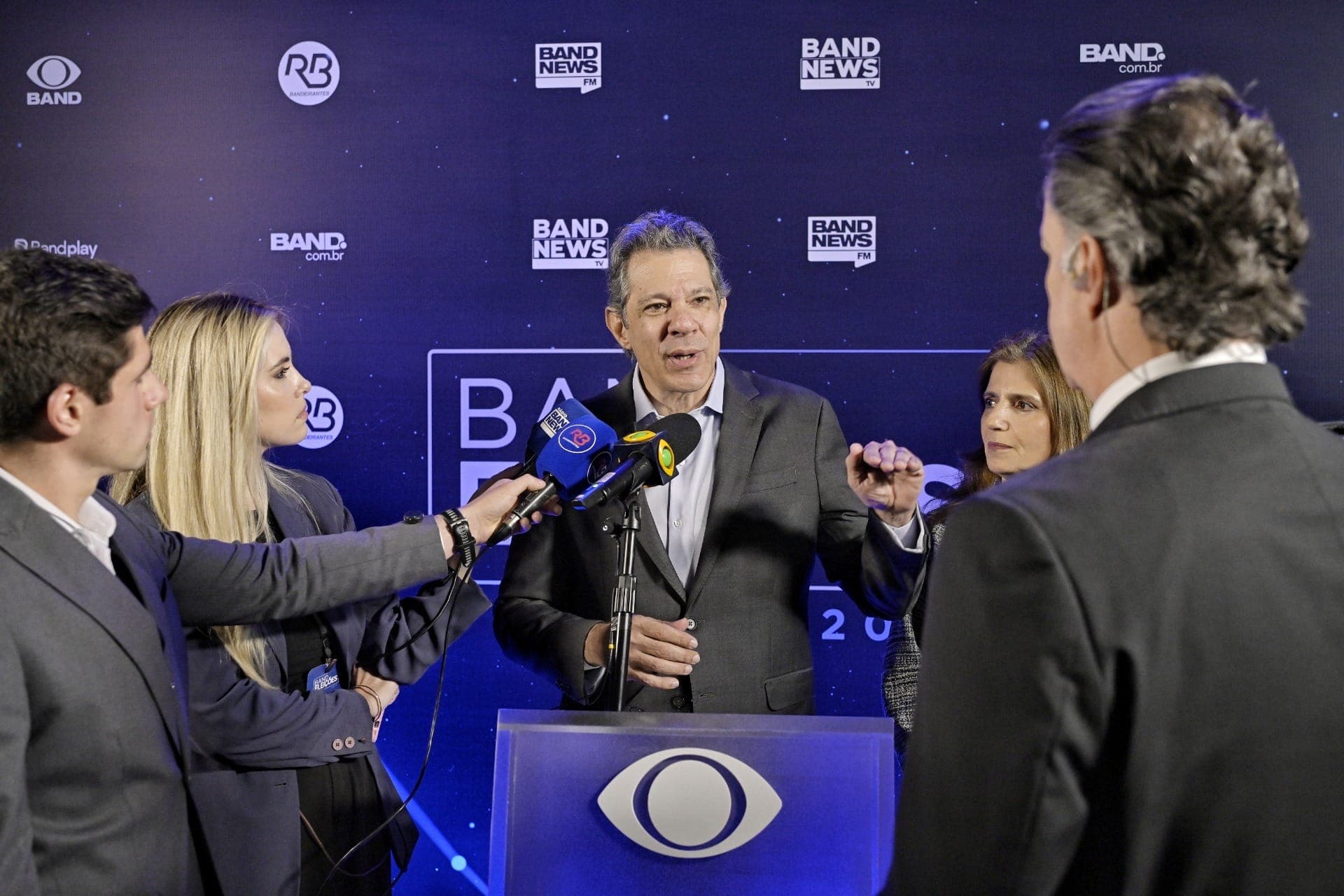 Fernando Haddad chega para o debate na Band