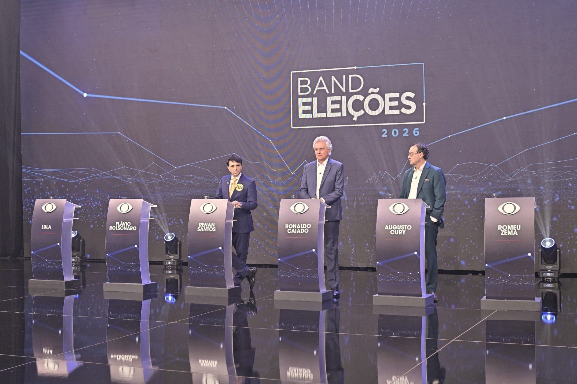Debate da Band acontece com púlpitos vazios 