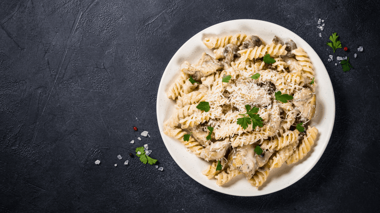 Macarronada com frango desfiado
