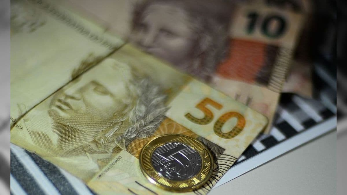 Economia brasileira desacelera em maio e prévia do PIB cai 2%, projeta BC