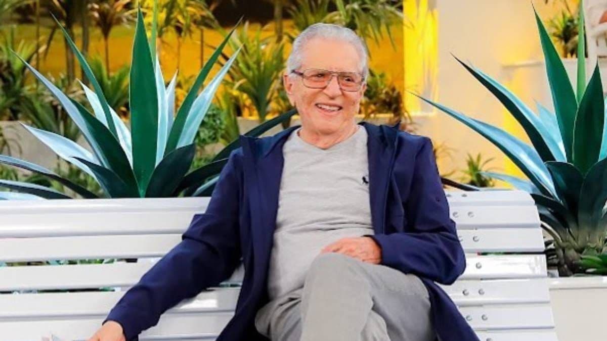 Carlos Alberto de Nóbrega recebe alta do hospital