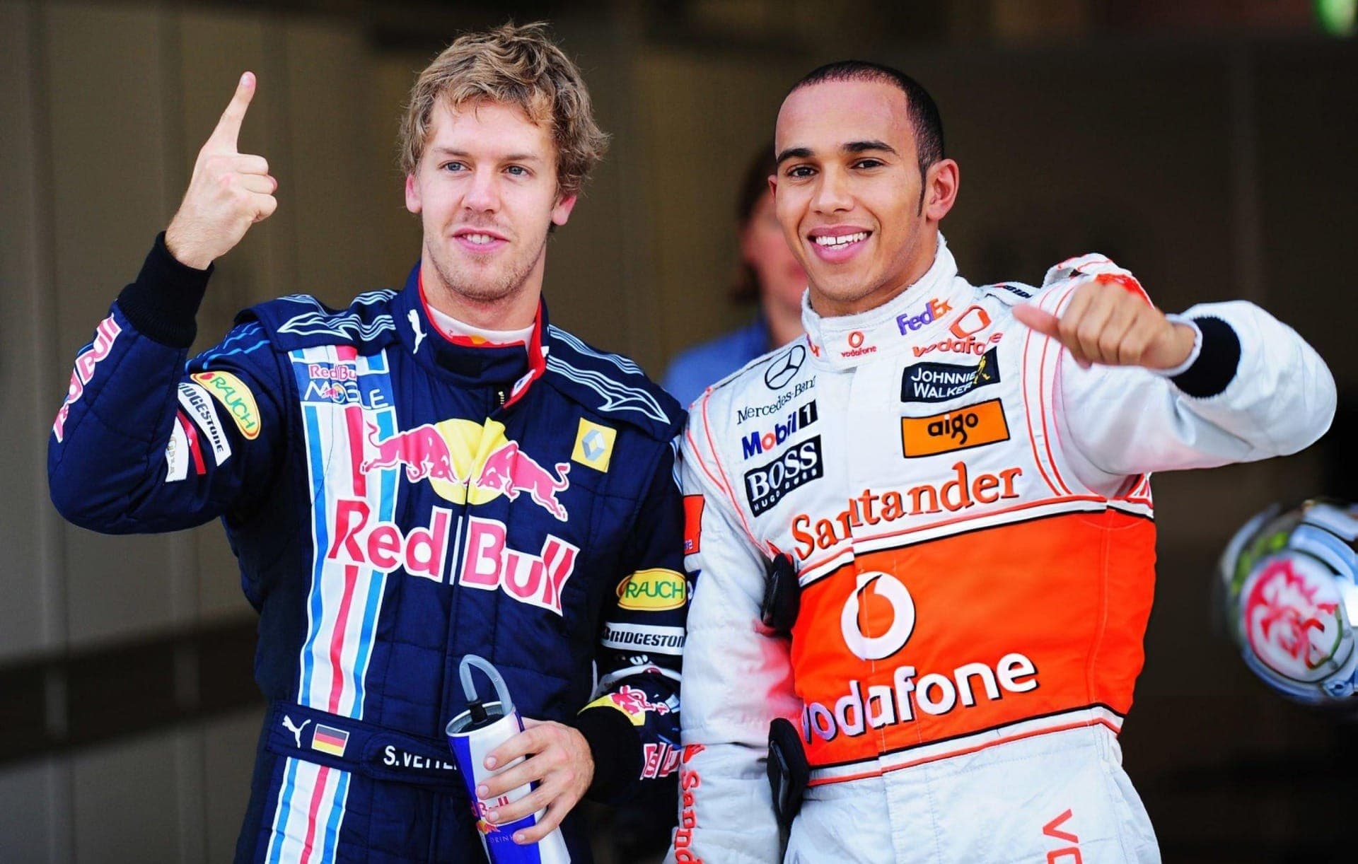 Sebastian Vettel declara apoio a Lewis Hamilton na busca pelo título em 2025: 'Dedos cruzados'