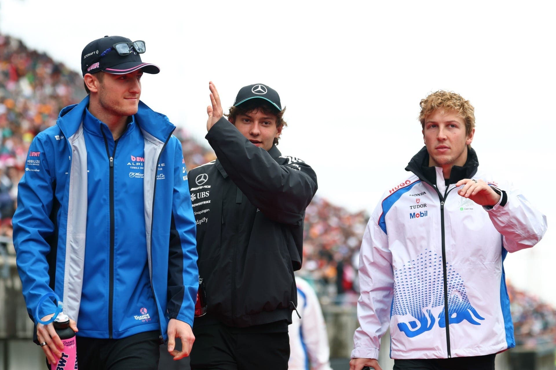 Jack Doohan (Alpine), Andrea Kimi Antonelli (Mercedes) e Liam Lawson (Racing Bulls) no GP do Japão 2025