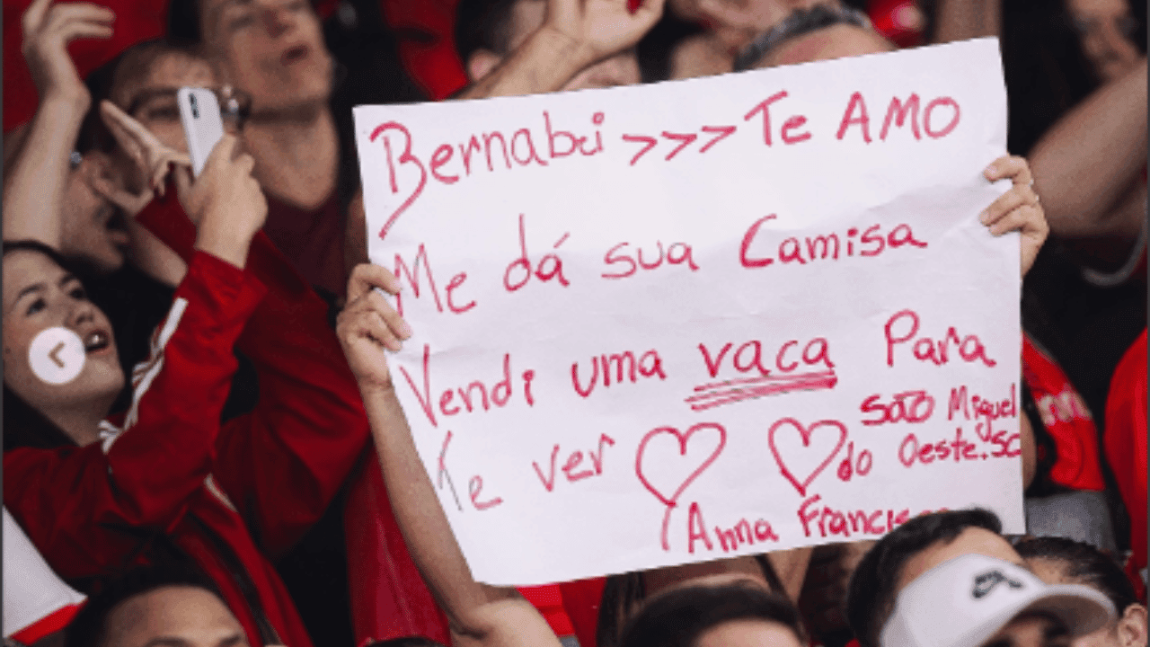 Torcedora vende vaca para ir a estádio conhecer jogador preferido