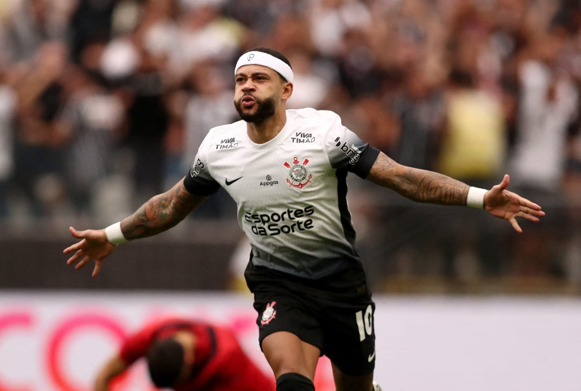 Camisa 10 da seleção da Holanda, Memphis Depay foi a grande contratação do Corinthians no último ano
