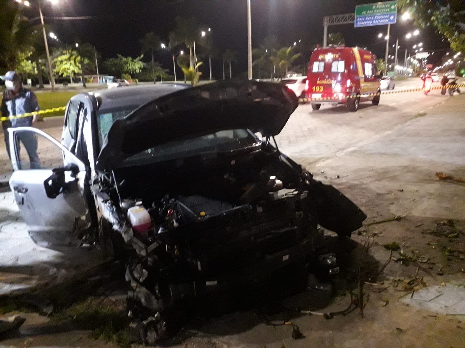 Casal fica ferido após grave acidente de carro em Caraguatatuba
