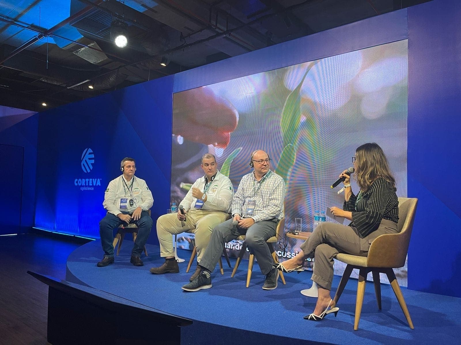 Frederic Beudot, líder global de biológicos da Corteva (centro)