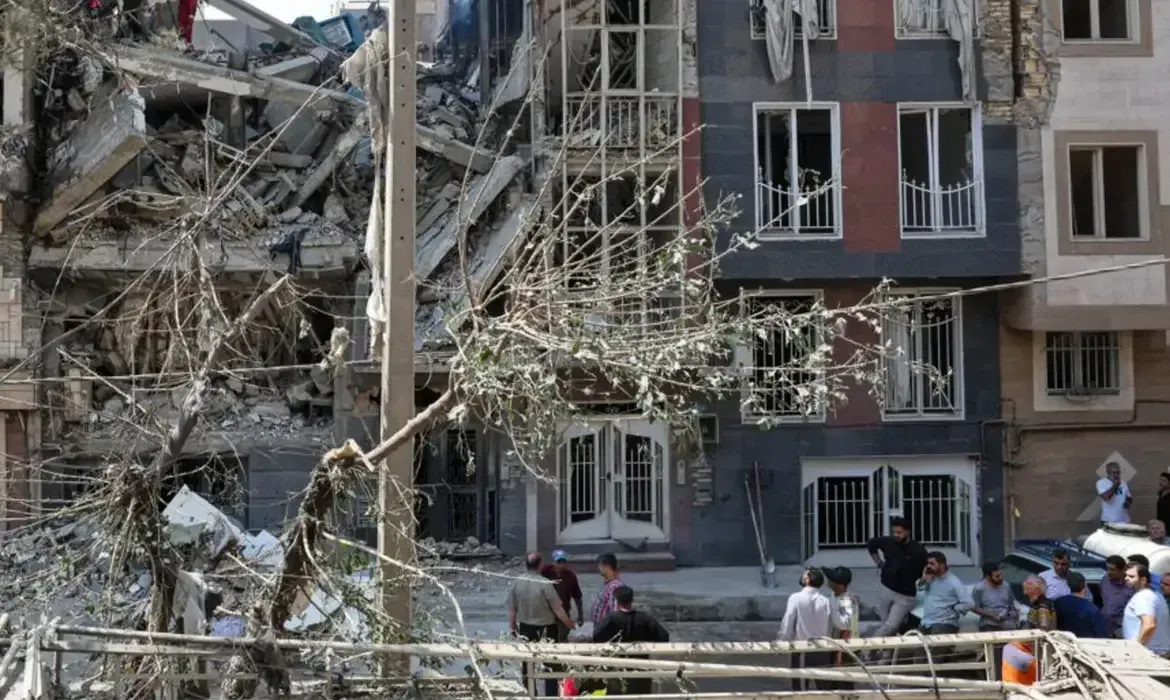 Israel mata comandantes militares do Irã e regime dispara mísseis