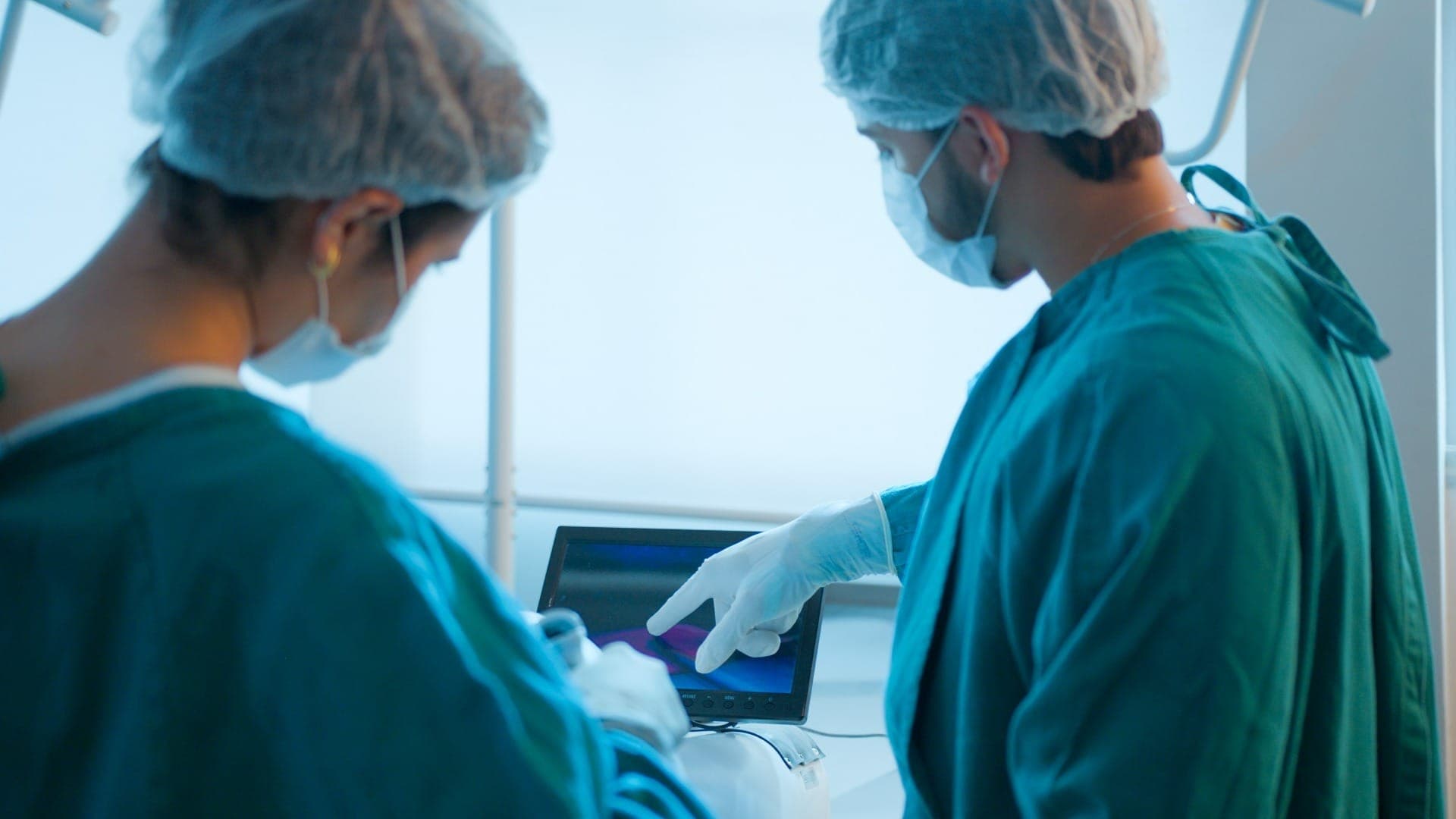 Mais de 100 cursos de medicina podem sofrer punições após nota baixa em avaliação nacional