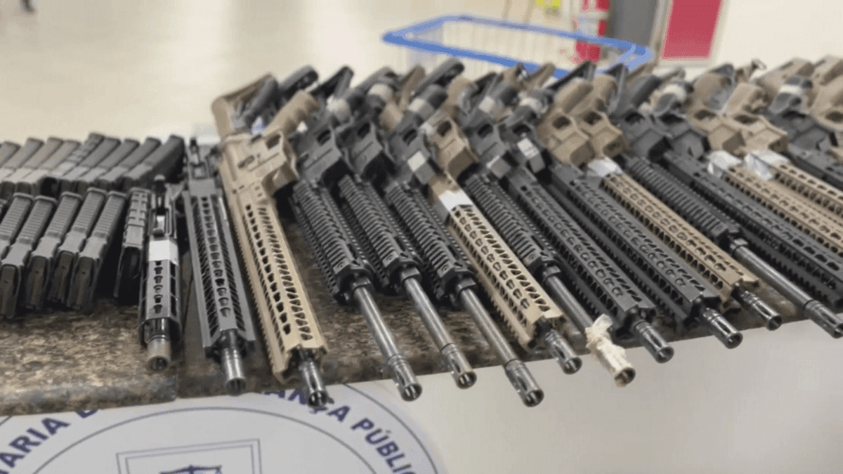 Polícia apreende fuzis em 'sítio do crime' usado por facção na Bahia