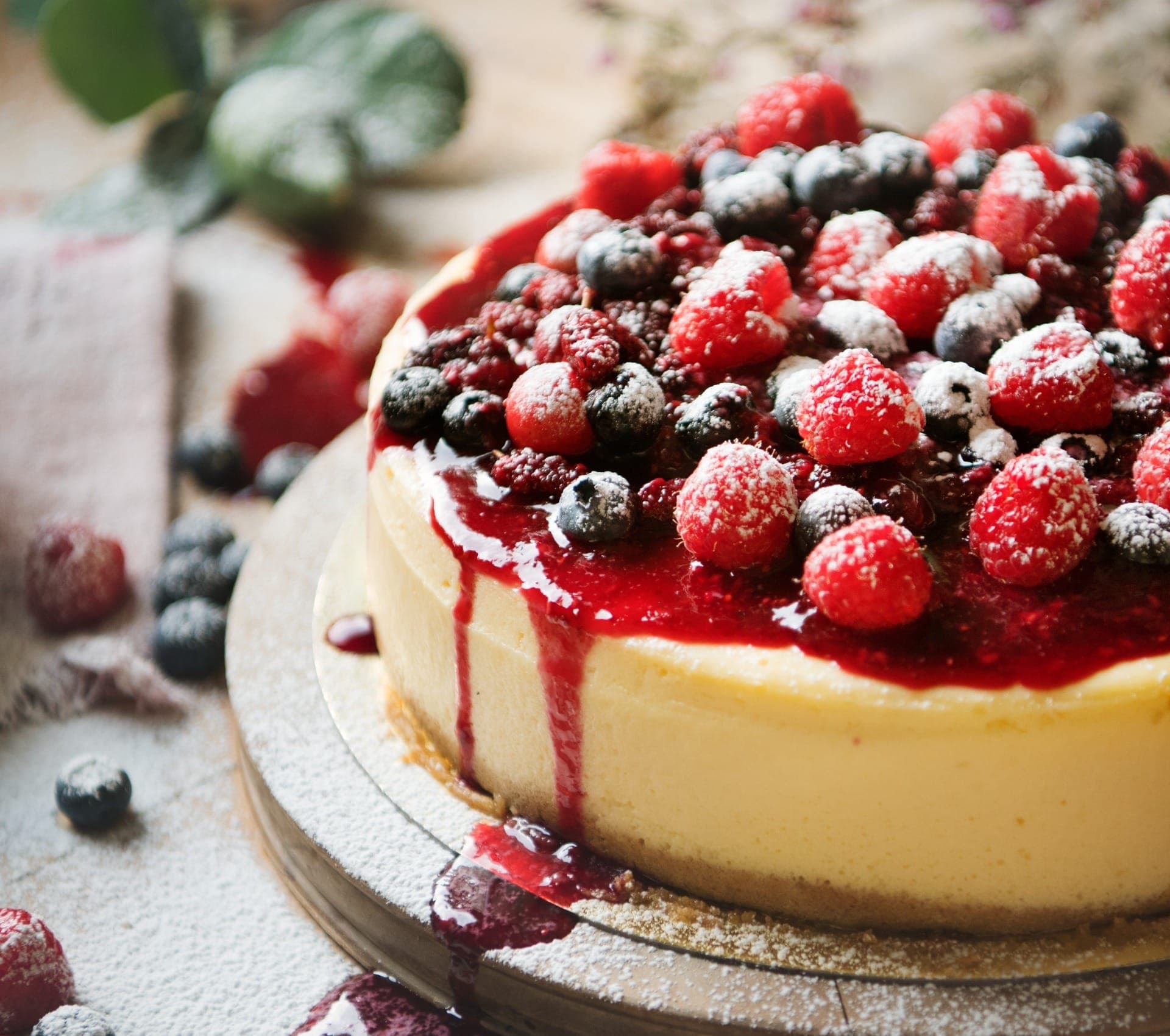 Cheesecake de frutas vermelhas: receita com truque para um recheio cremoso