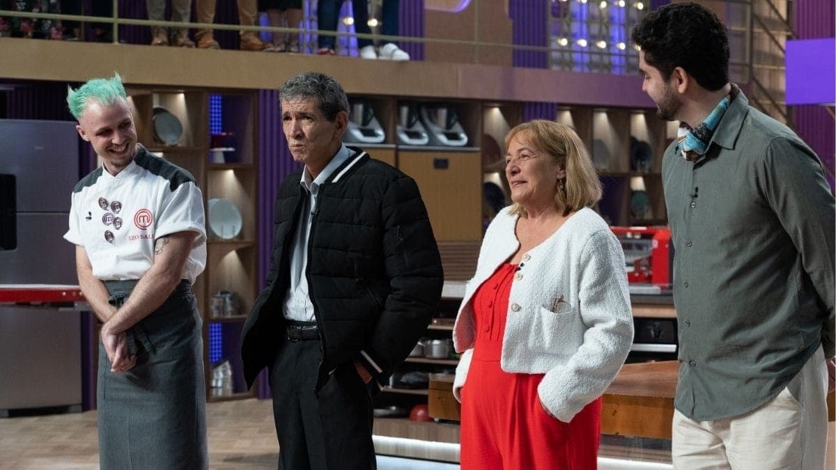 Leo com seus pais, Valdemir e Rosângela, e o amigo, Henrique