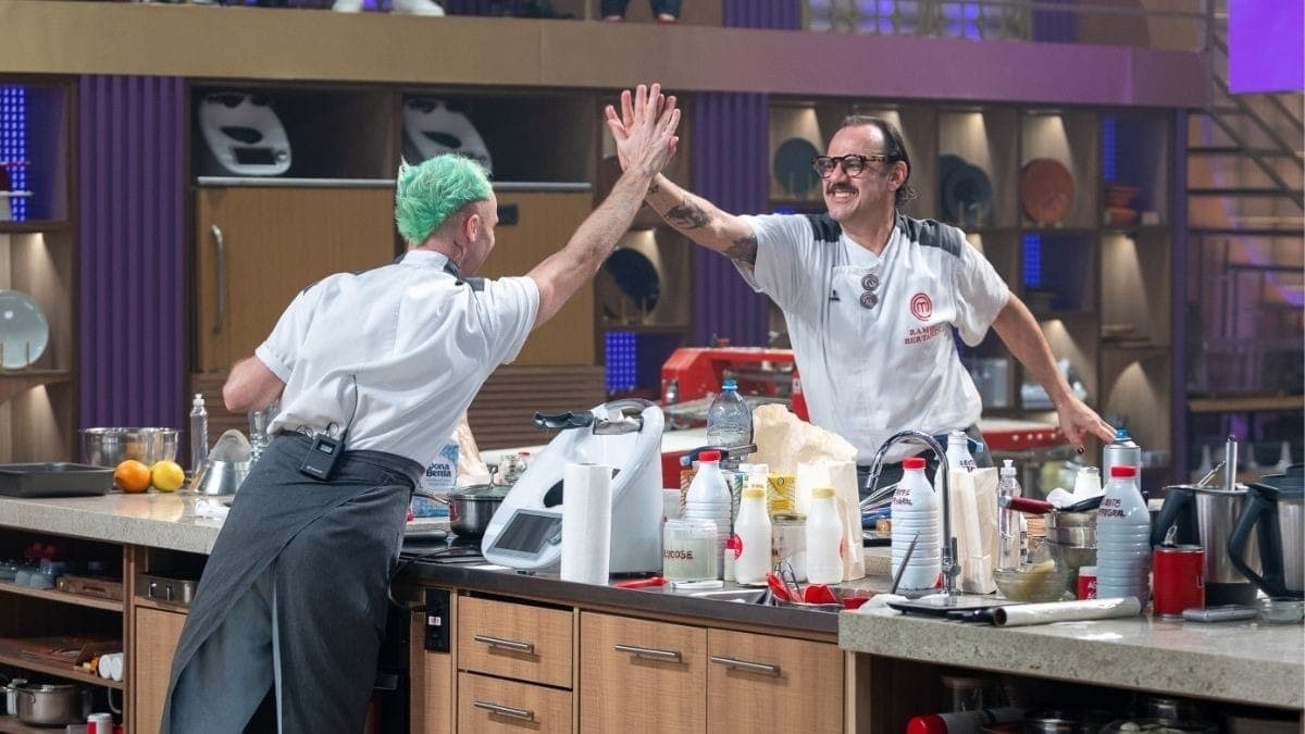 Leo e Ramiro cozinham na final do MasterChef Confeitaria