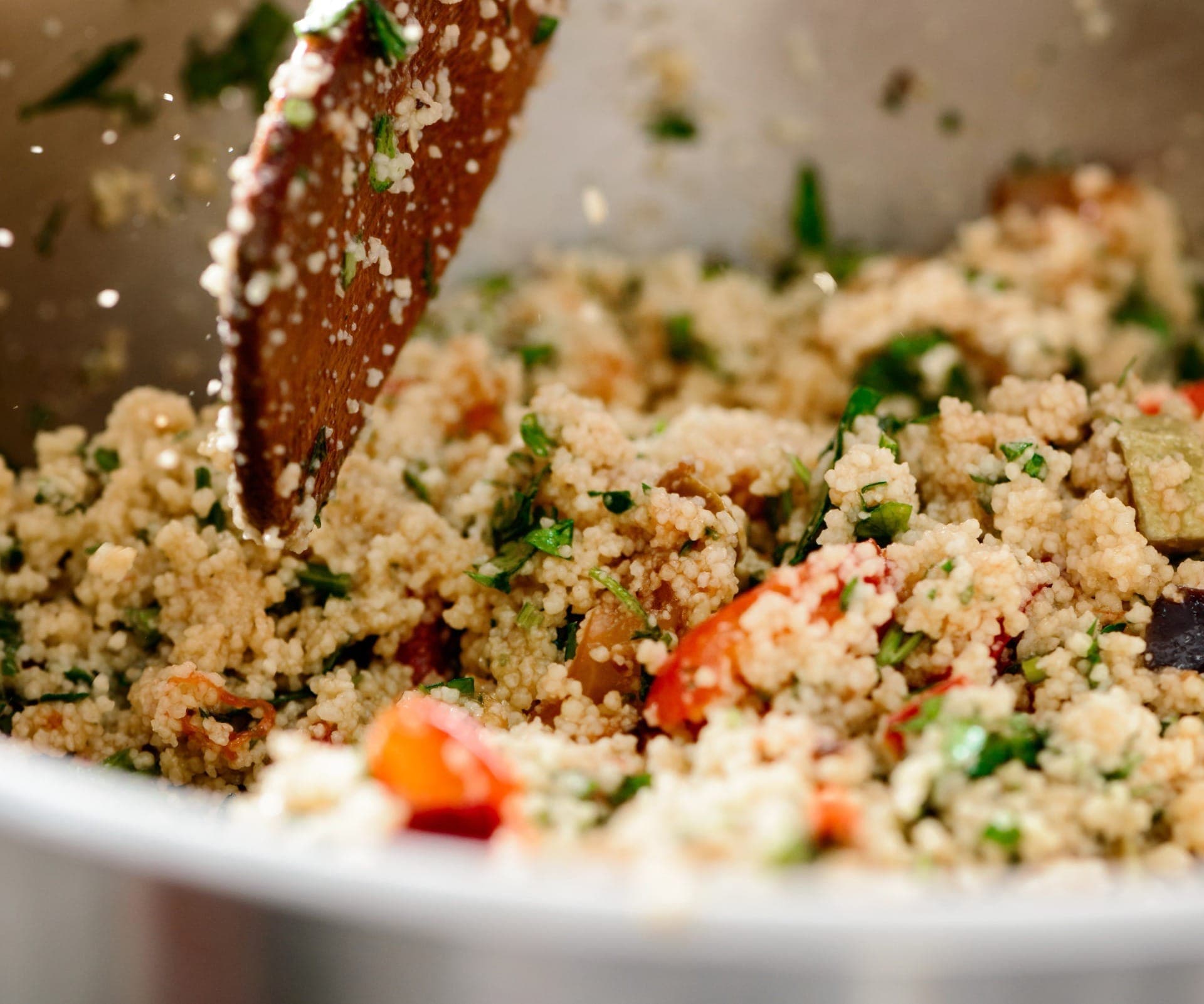 Farofa de manteiga é a candidata perfeita para brilhar ao lado das carnes
