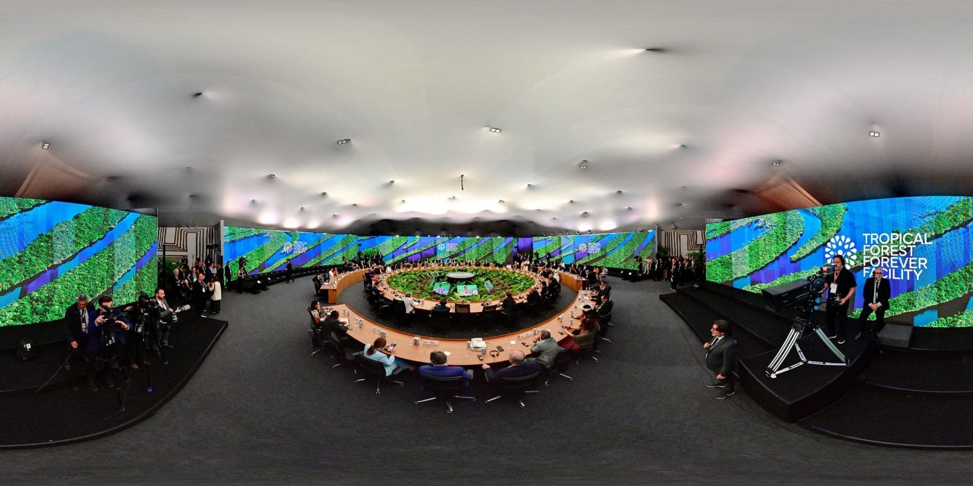 Plenária de lideres durante a Conferência das Nações Unidas sobre Mudanças Climáticas COP 30