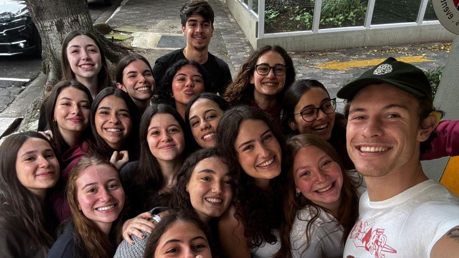 Shawn Mendes e as fãs em São Paulo