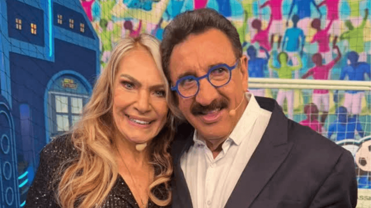 Lucimara Parisi ao lado de Ratinho