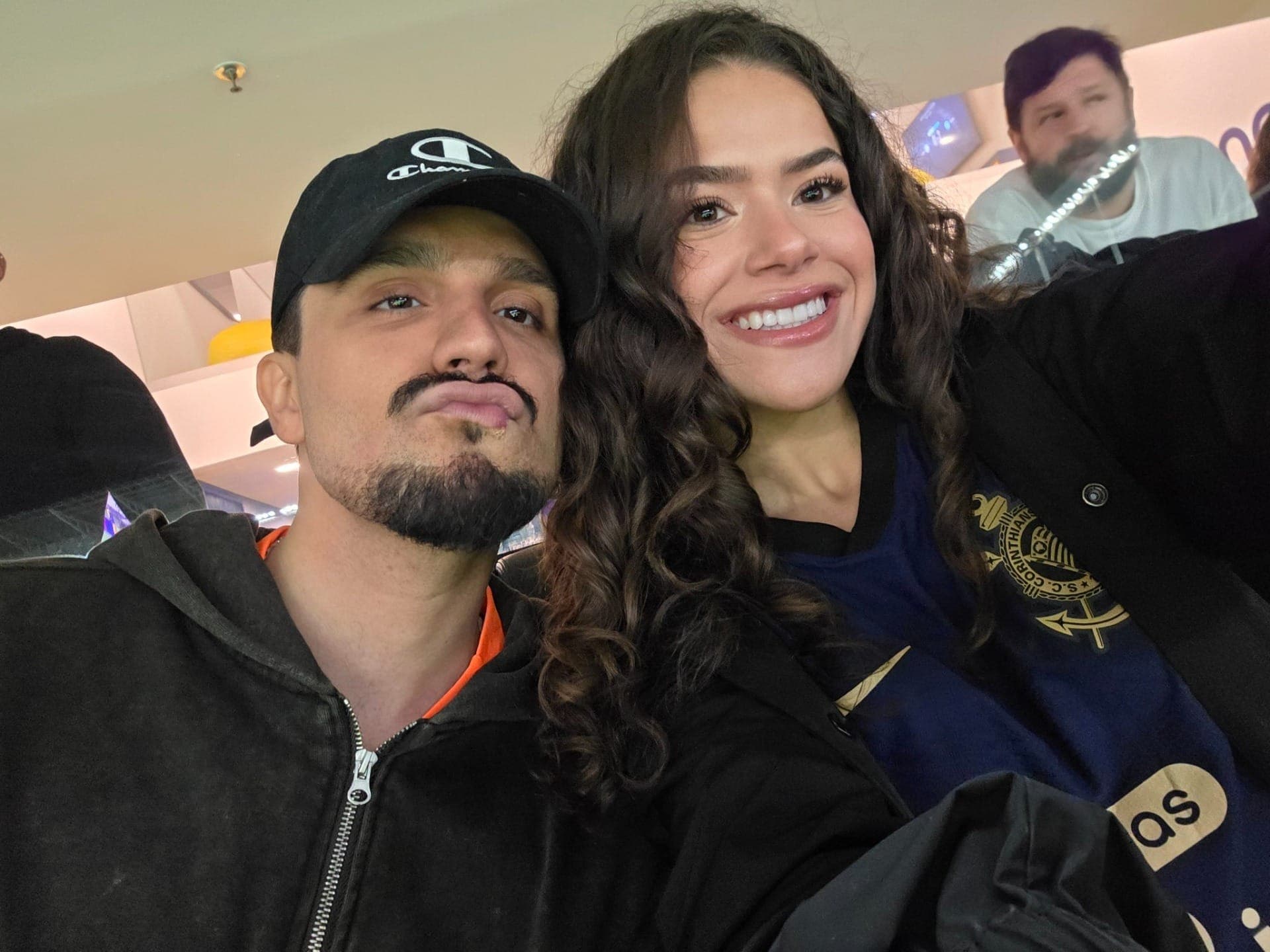 Maísa e Luan Santana na Arena Corinthians