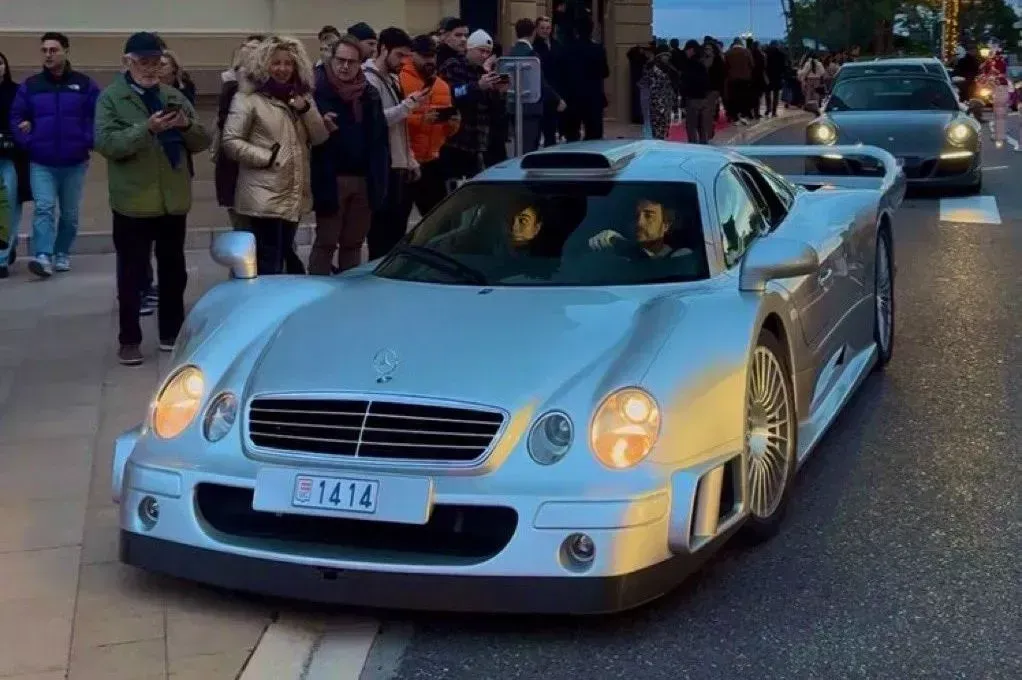 Fernando Alonso é visto por Mônaco com raríssimo Mercedes CLK GTR