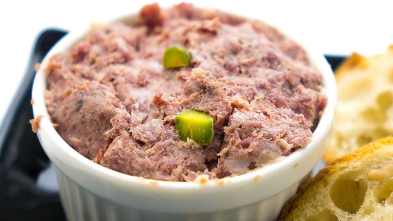Patê de sardinha com beterraba