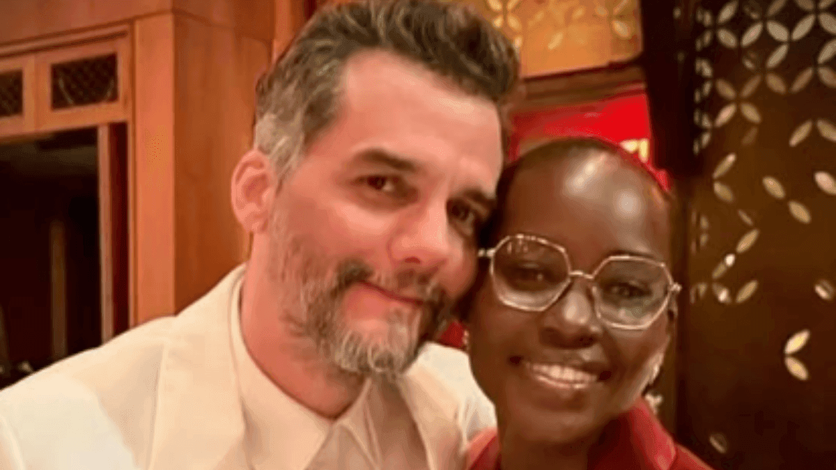 Lupita Nyong’o entrega prêmio de Melhor Ator para Wagner Moura