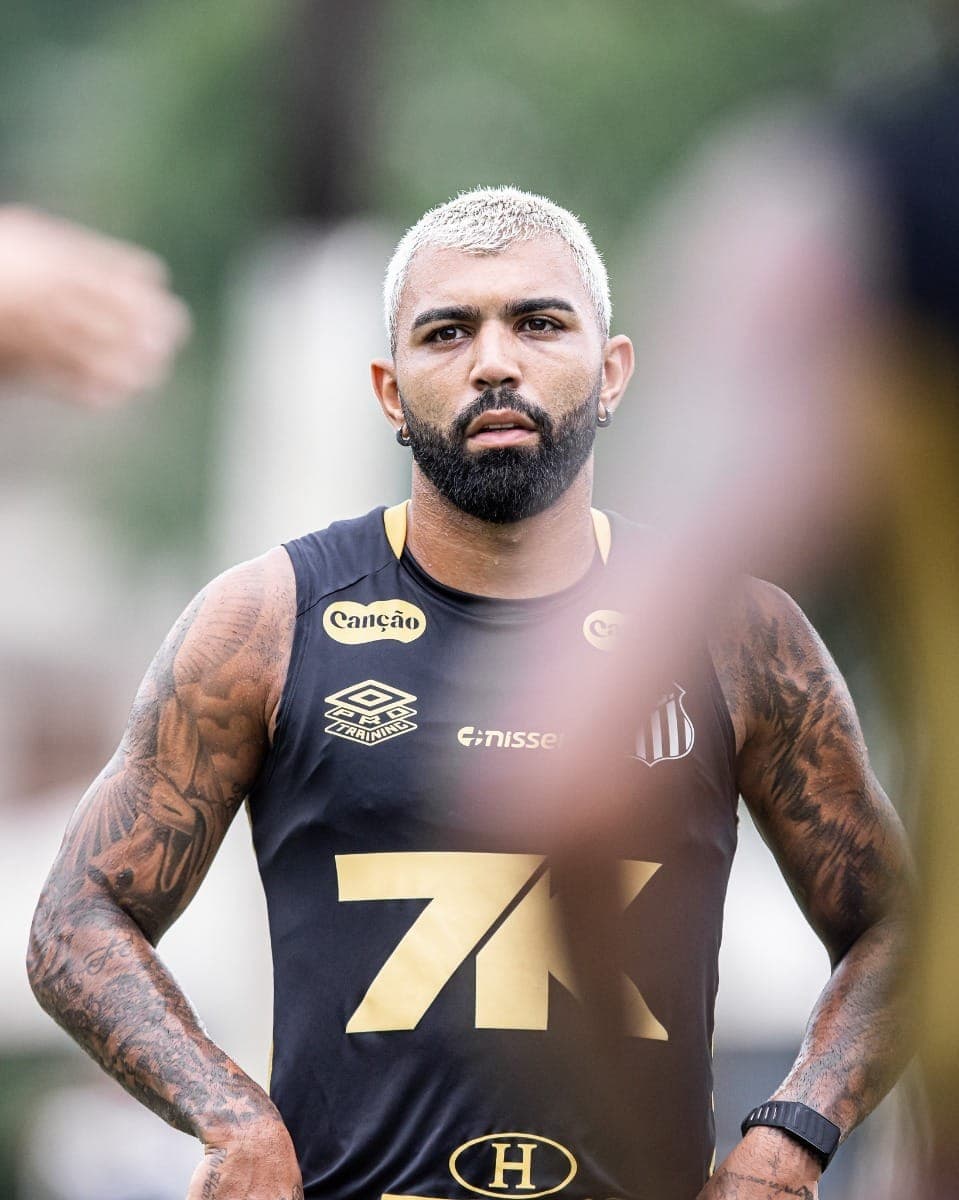 Gabigol durante treino no Santos