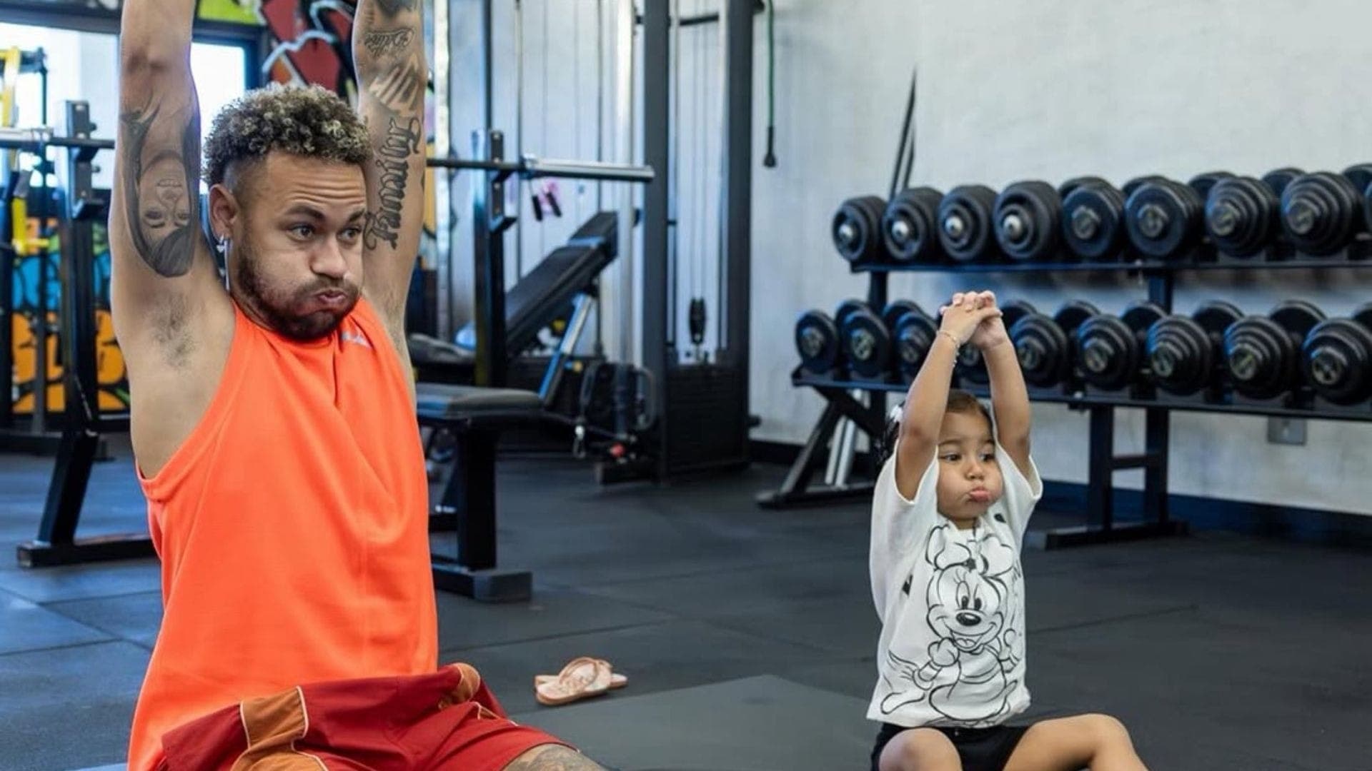 Neymar e Mavie em treino