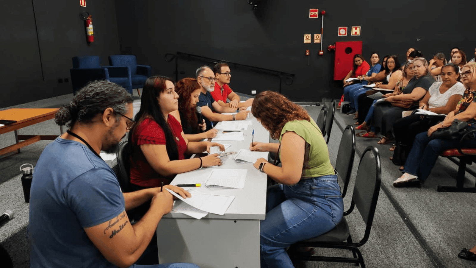 Previsão é de que 250 profissionais sejam contratados