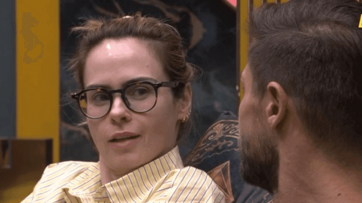 Ana Paula Renault e Jonas flertam bastante na casa