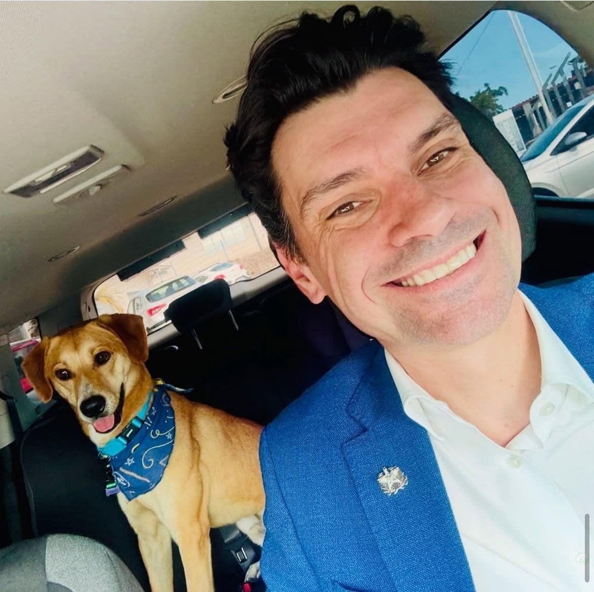 Delegado Ulisses Gabriel adotou cão Caramelo, também vítima de maus tratos