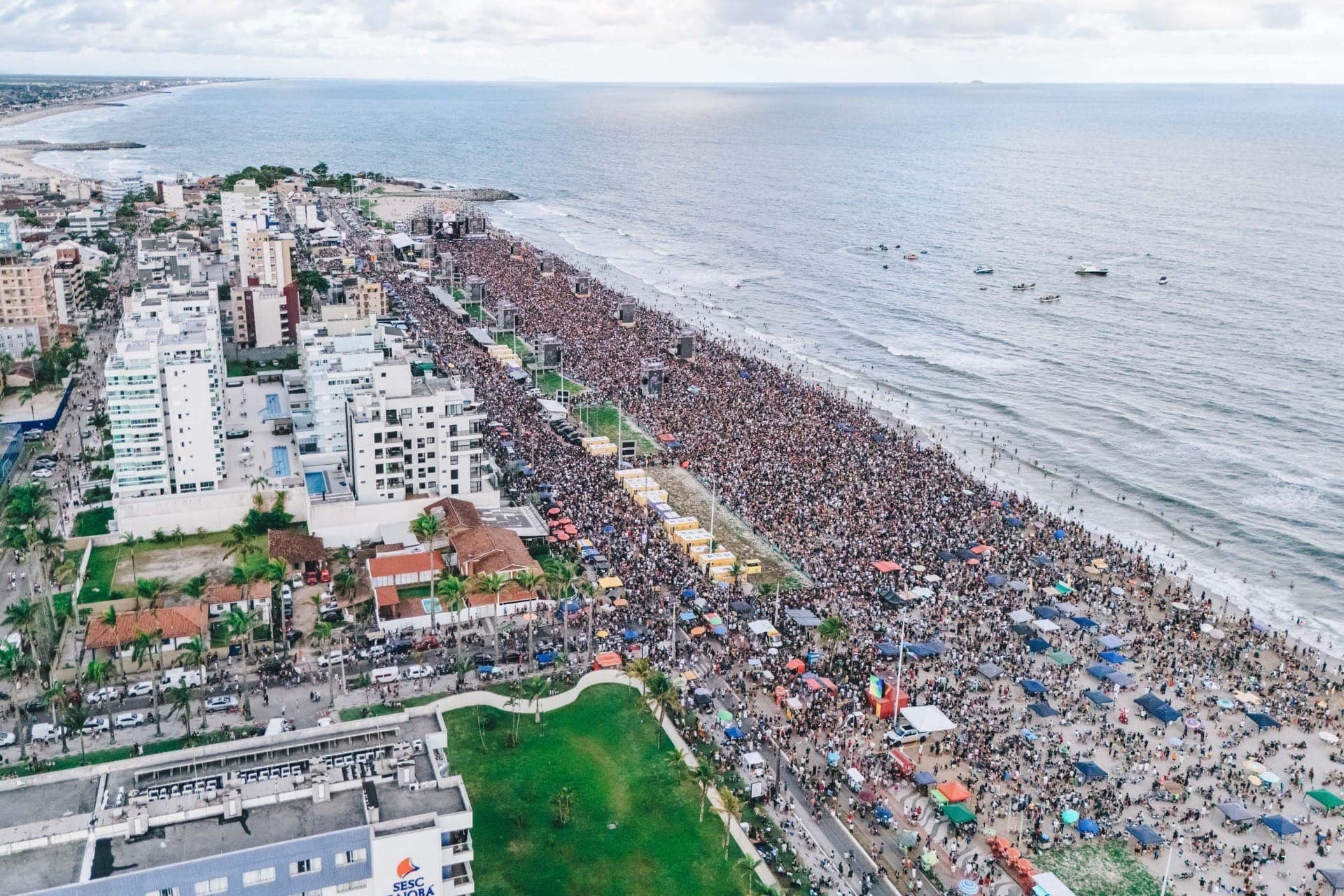 Gusttavo Lima reúne 265 mil pessoas em Matinhos e faz o maior show sertanejo já realizado no Brasil no Verão Maior Paraná.